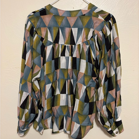 Eesome LA Abstract Geometric Blouse Size L Flowy Button Front Top - Picture 8 of 8
